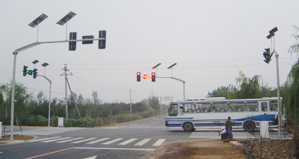 HD205A太陽(yáng)能無(wú)線通訊式交通信號(hào)控制系統(tǒng)